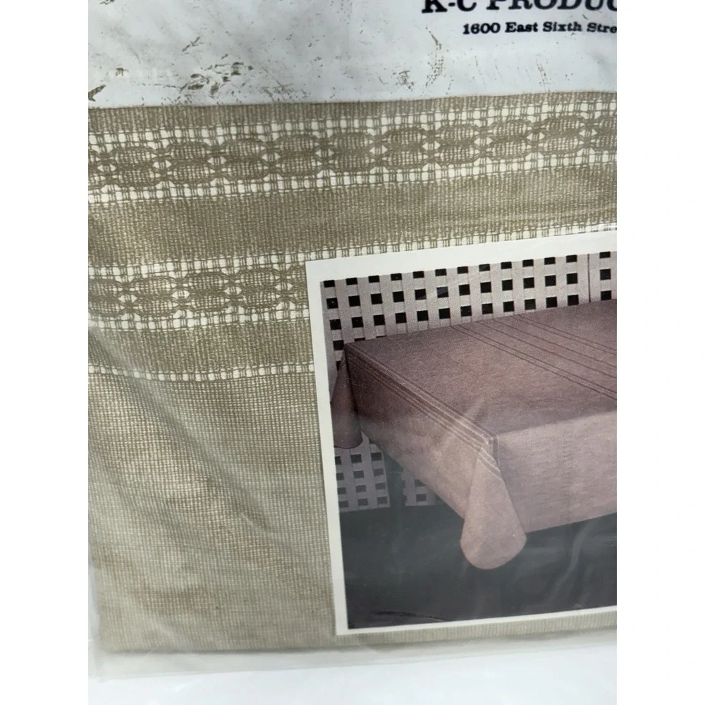 K C VINYL FLANNEL Back  TABLECLOTH Beige  Round 70'' Vintage NEW USA Made‎